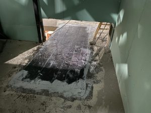 Refuerzo de Losa con Fibra de Carbono por Modificación Arquitectónica en Local de Mall en Santiago